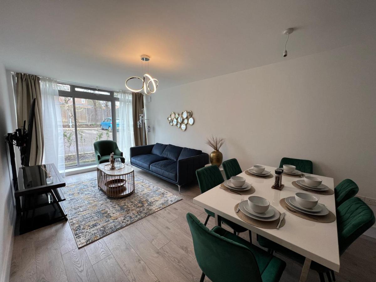 Apartment C5, Spacious 3 Bedroom Flat In Wembley *