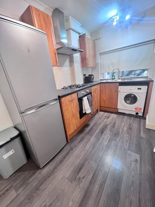 Flat 1, 419 Fulham, 2 Bedroom, 1 Bathroom Flat Leilighet *