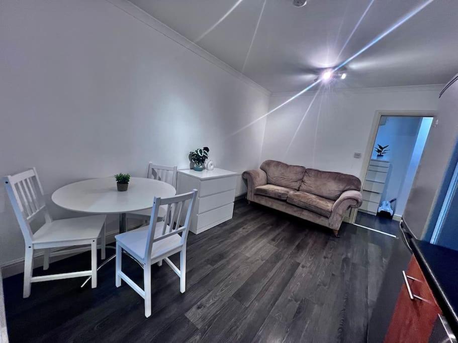 Flat 1, 419 Fulham, 2 Bedroom, 1 Bathroom Flat Leilighet