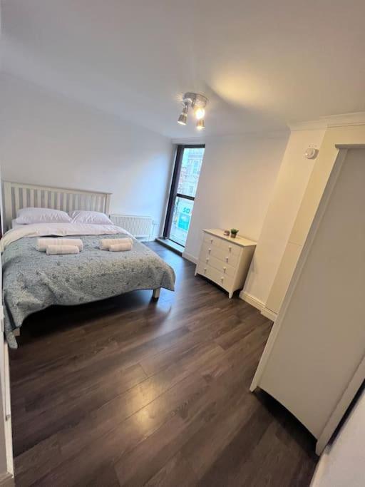 Flat 1, 419 Fulham, 2 Bedroom, 1 Bathroom Flat Leilighet