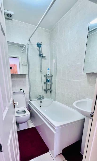 Flat 1, 419 Fulham, 2 Bedroom, 1 Bathroom Flat Leilighet *
