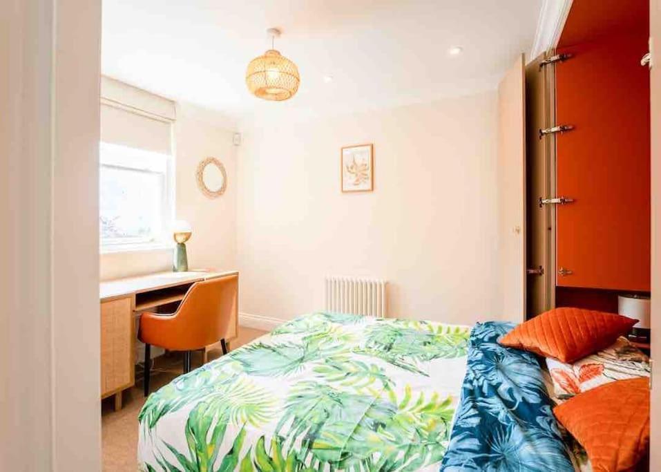 Whole House, Ensuite & Garden, 3 Bedrooms Ferienhaus *