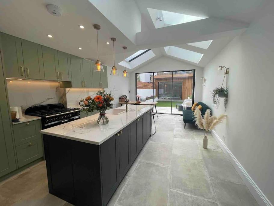 Ferienhaus Whole House, Ensuite & Garden, 3 Bedrooms London