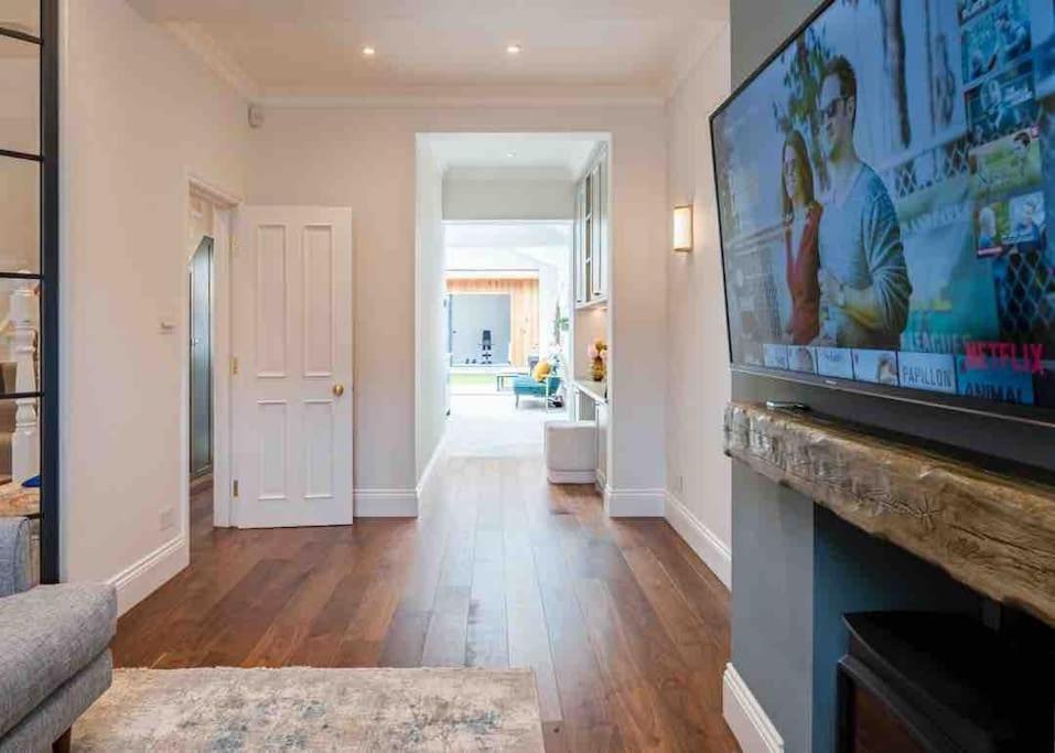 Whole House, Ensuite & Garden, 3 Bedrooms Сasa de vacaciones