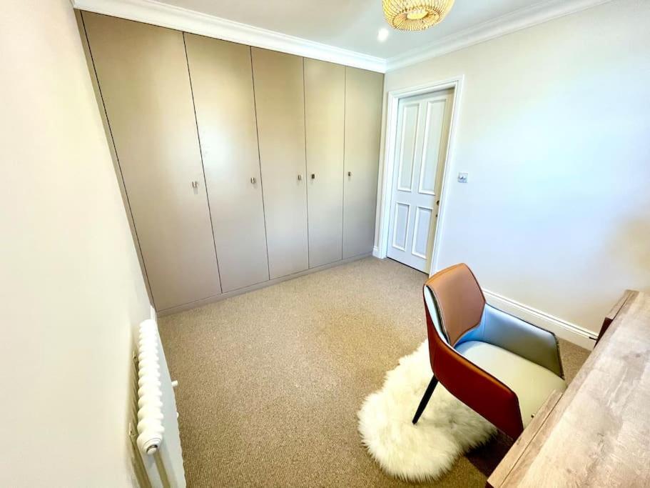 Whole House, Ensuite & Garden, 3 Bedrooms London