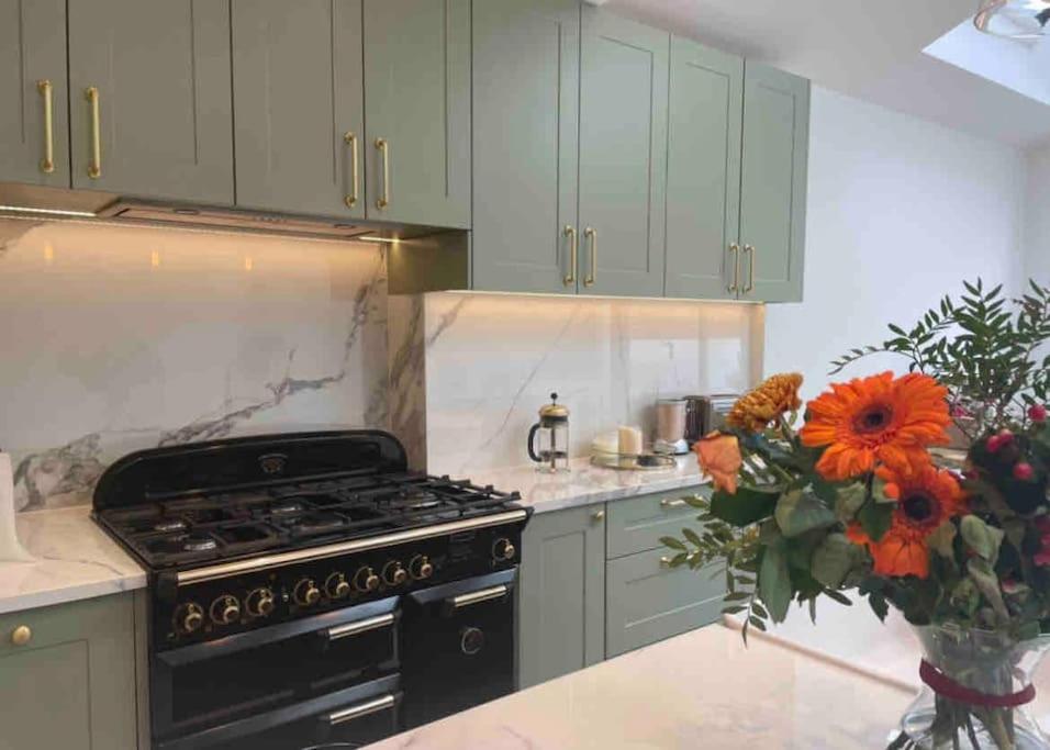 Сasa de vacaciones Whole House, Ensuite & Garden, 3 Bedrooms Londres