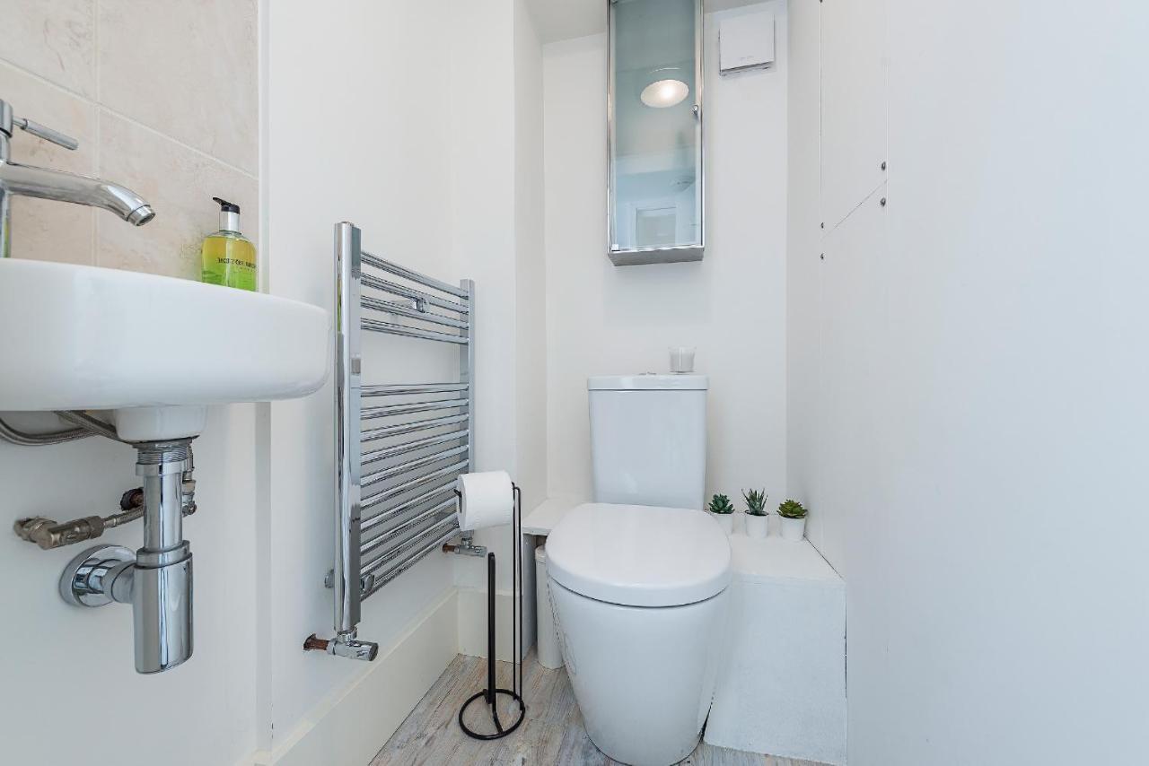 Hidden Gem In Chiswick, Stylish 1 Bedroom House Apartment London
