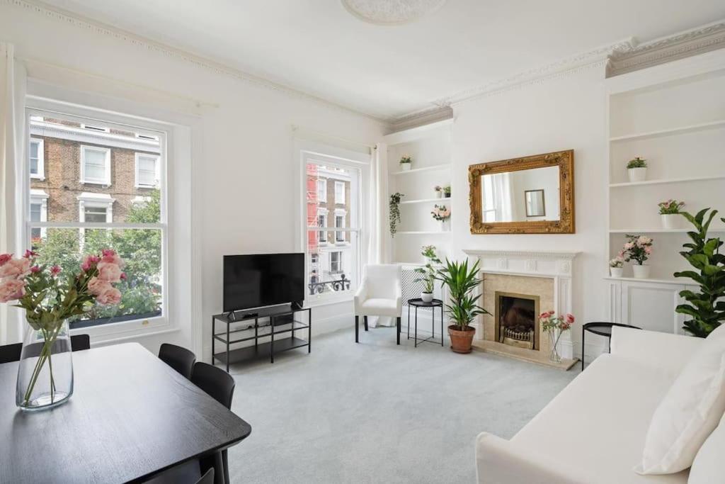 Beautiful Two Bedroom Maisonette In The Heart Of Chelsea *