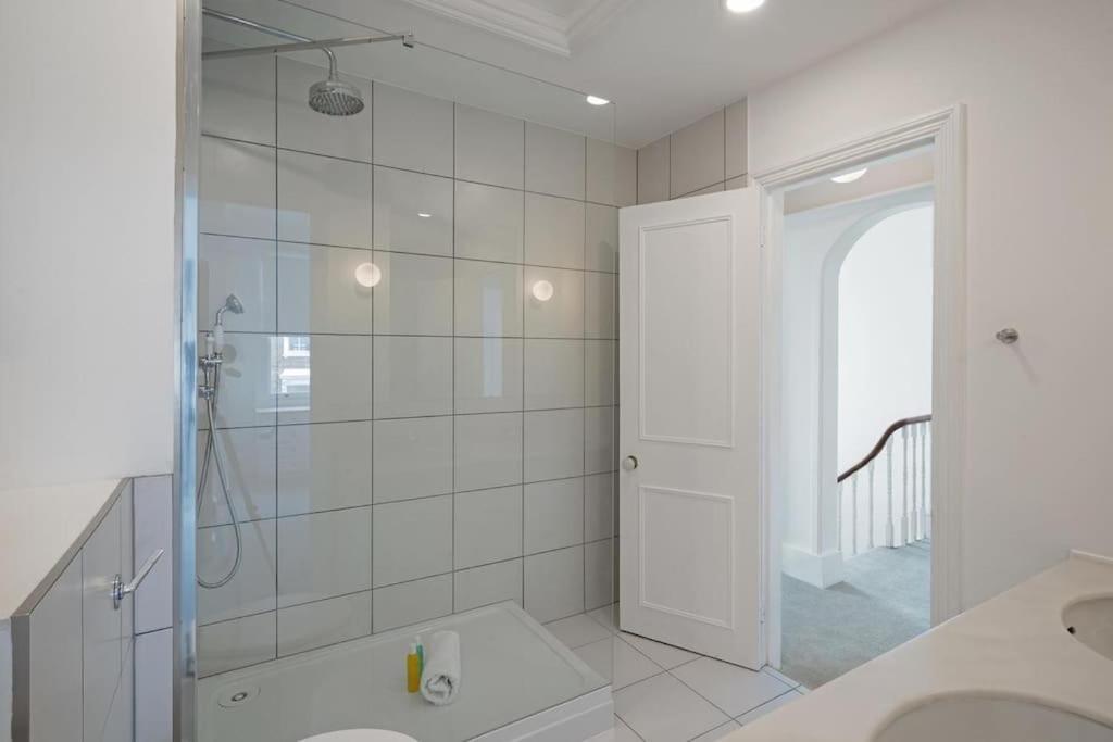 Beautiful Two Bedroom Maisonette In The Heart Of Chelsea London