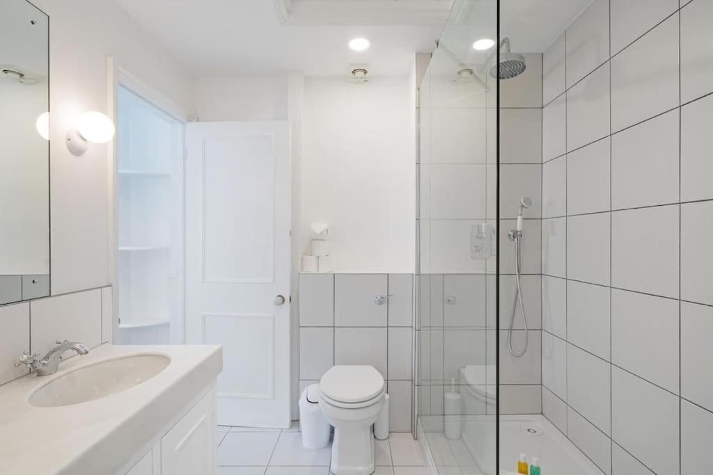 Beautiful Two Bedroom Maisonette In The Heart Of Chelsea Apartment *