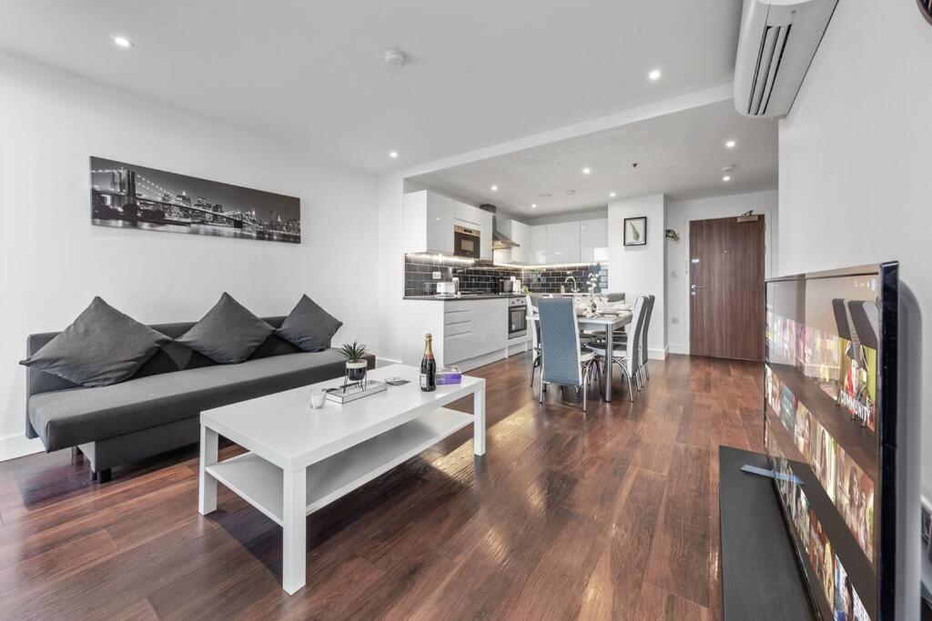 Apartment Amazing Britania 1 Bedroom Flat In Bp40