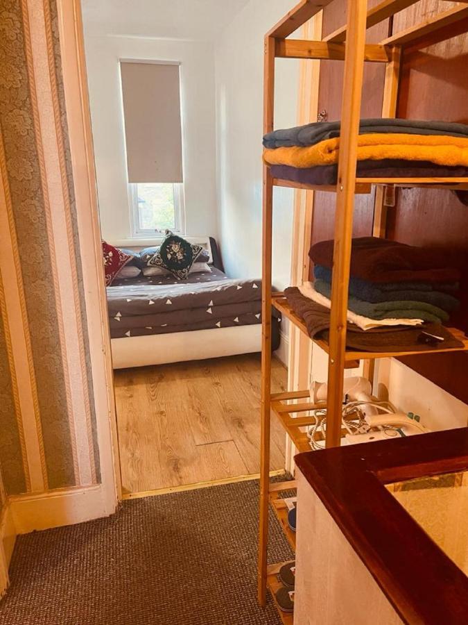 Guest house Luxury Extra Large Double Bedroom Near The St Street
