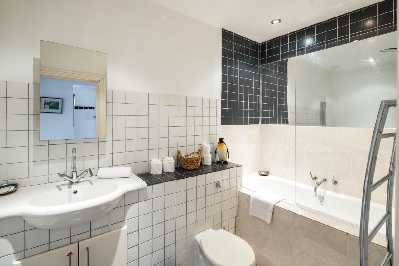 Elegant And Peaceful 2bd - Barons Court/london *