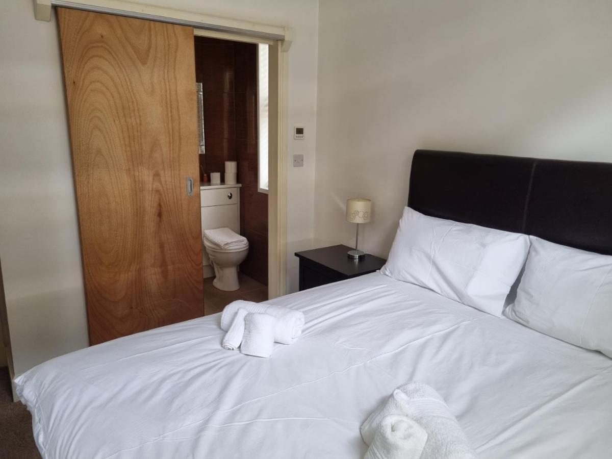 Stunning 2 Bed/2 Bath Flat In Waterloo, Apartamento Londres