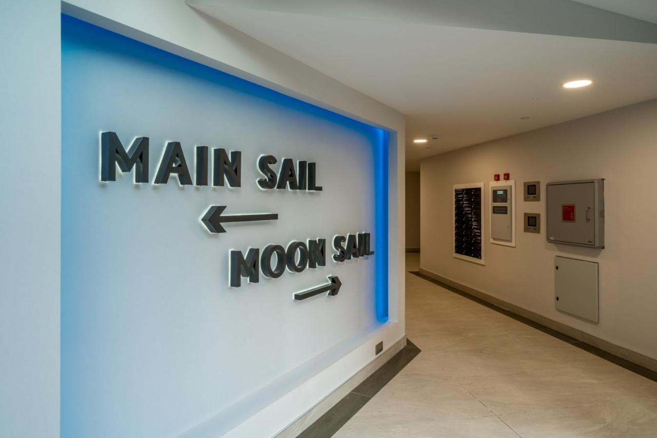 Skyvillion - Skyview Overseeing River Thames By Woolwich Ferry, Near Excel, O2 Arena, Airport, Free Wifi & Free Onsite Parking, Fantastic Rates For Longer