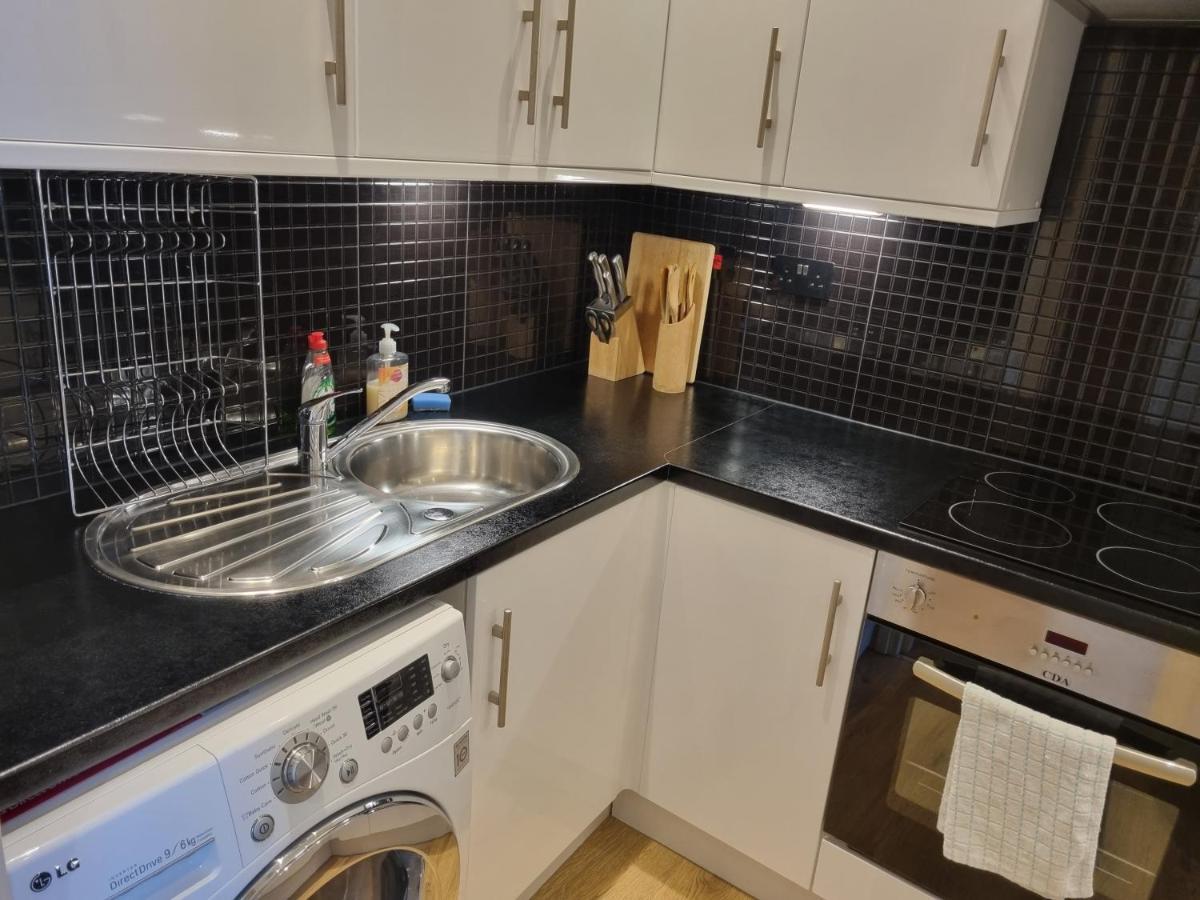 Stunning 2 Bed/2 Bath Flat In Waterloo, Apartamento Londres