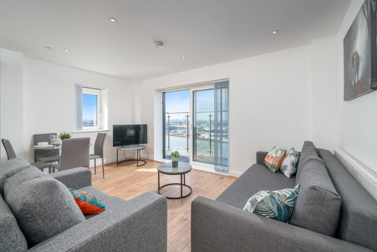 Skyvillion - Skyview Overseeing River Thames By Woolwich Ferry, Near Excel, O2 Arena, Airport, Free Wifi & Free Onsite Parking, Fantastic Rates For Longer Apartamento Londres