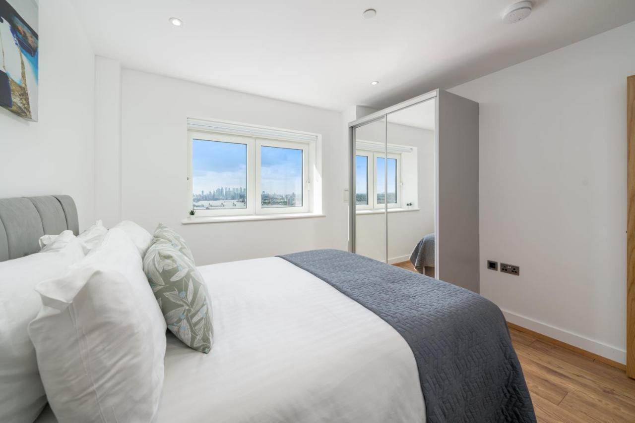 Skyvillion - Skyview Overseeing River Thames By Woolwich Ferry, Near Excel, O2 Arena, Airport, Free Wifi & Free Onsite Parking, Fantastic Rates For Longer *