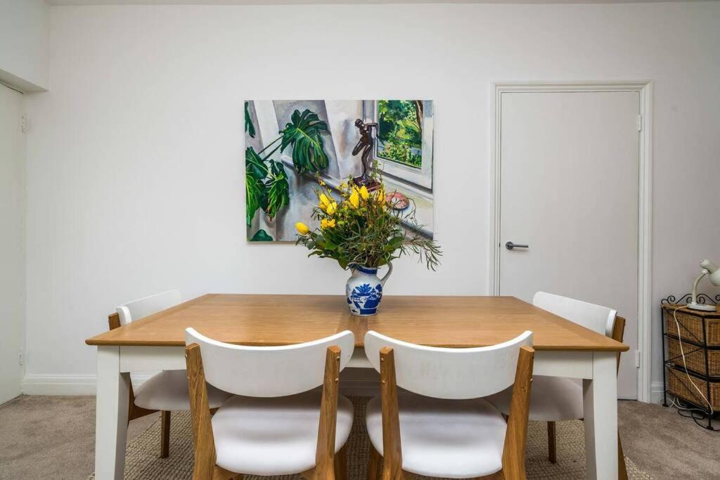 Spacious 2 Bed Garden Flat By The Thames+parking * London