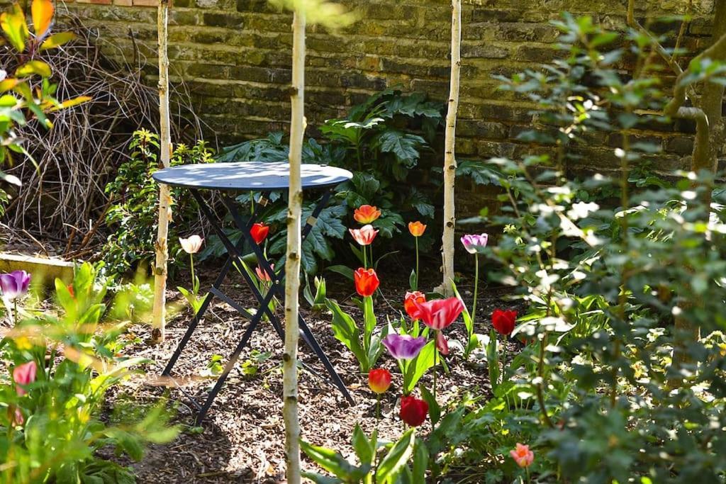 Spacious 2 Bed Garden Flat By The Thames+parking Apartment *