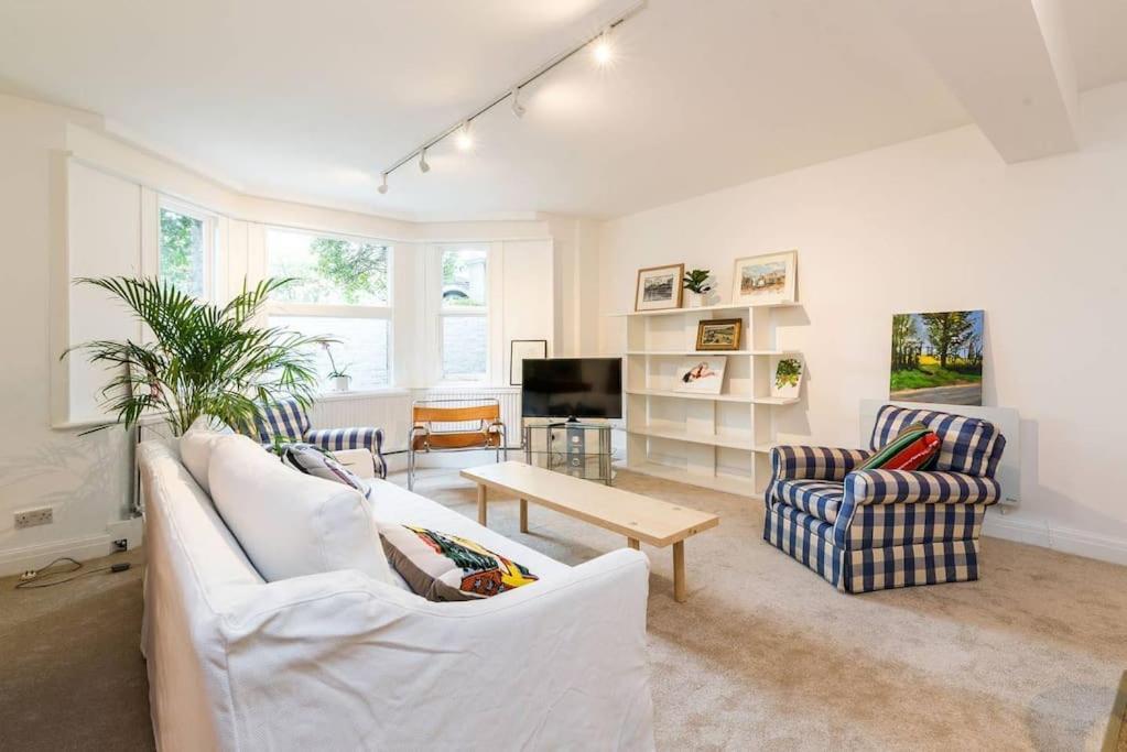 Spacious 2 Bed Garden Flat By The Thames+parking * London