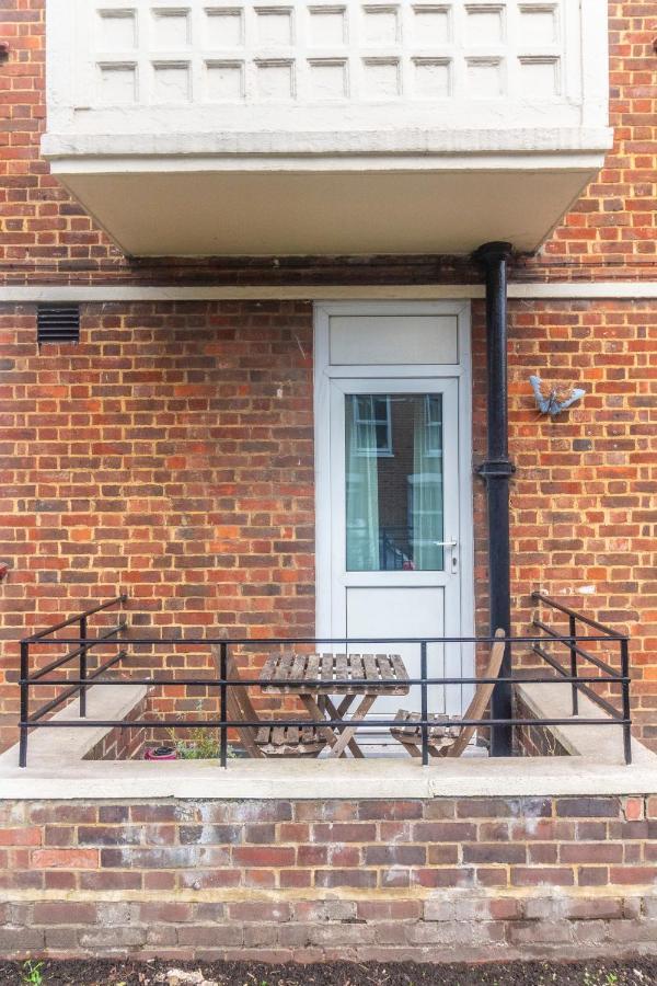 Modern & Cozy 1bdr Wexcellent Travel Links * London