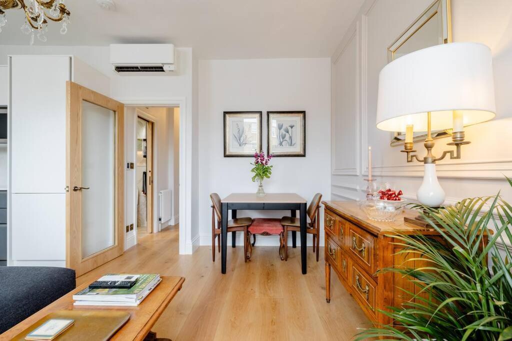 Luxury Flat On Fulham/chelsea Border Londen