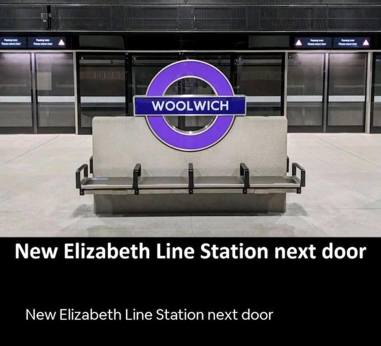 Snuggle - Riverside - Views Over Looking River Thames, Close To O2 Arena, Excel, Airport, Thames Clipper- River Boat Service, Woolwich Ferry, Onsite Parking, Twin Option Available Apartment