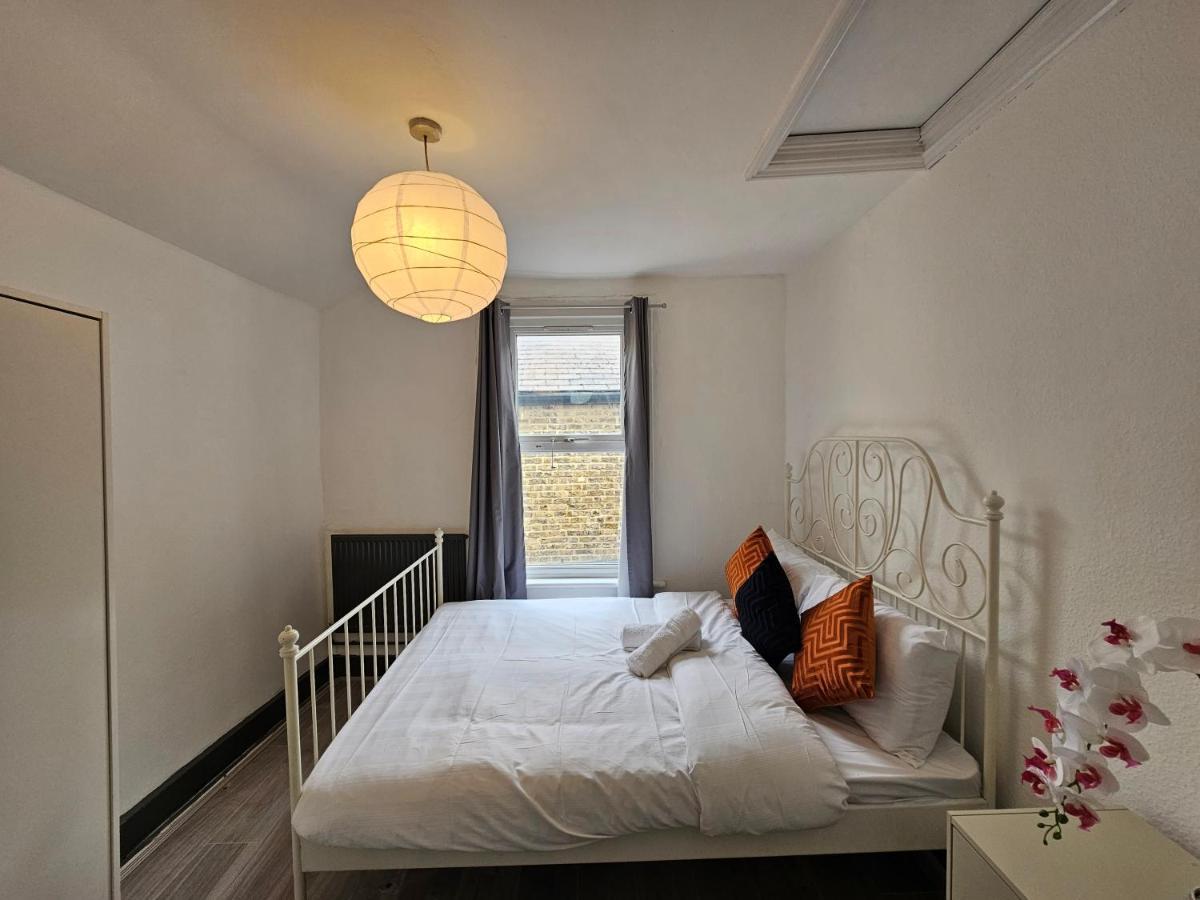 Family Near Queen Mary College * London