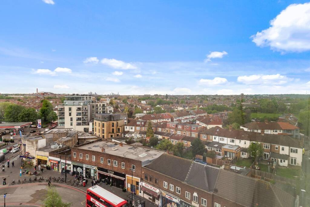 Contemporary 1 Bedroom Flat In Bp4 Leilighet London