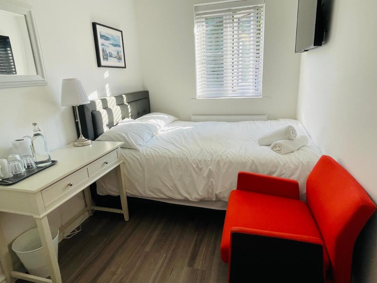 Riverside Deluxe Double E14 * London