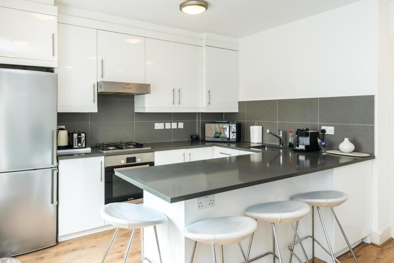 Amazing 2 Bedroom / Earls Court / Kensington Apartment *