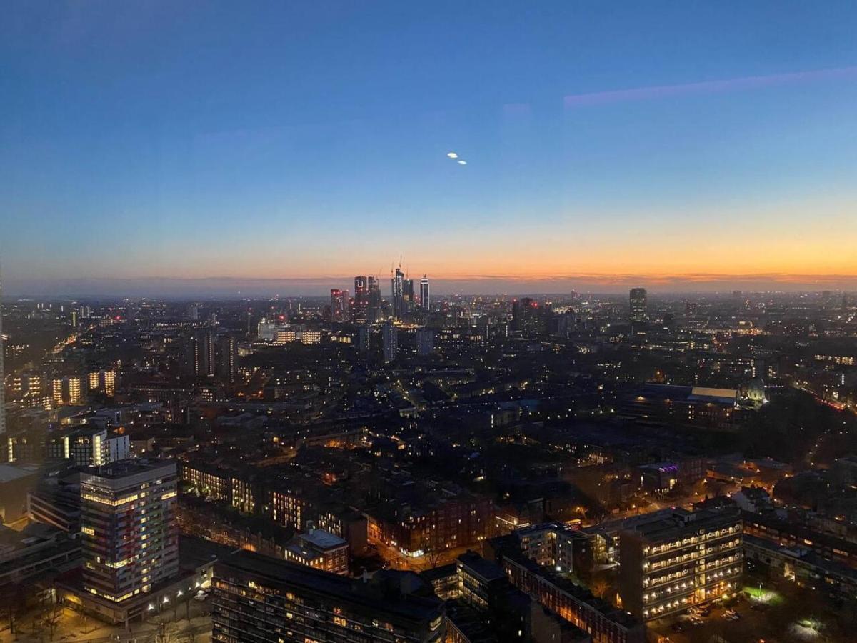 Stunning Penthouse With 360 - Skyline View