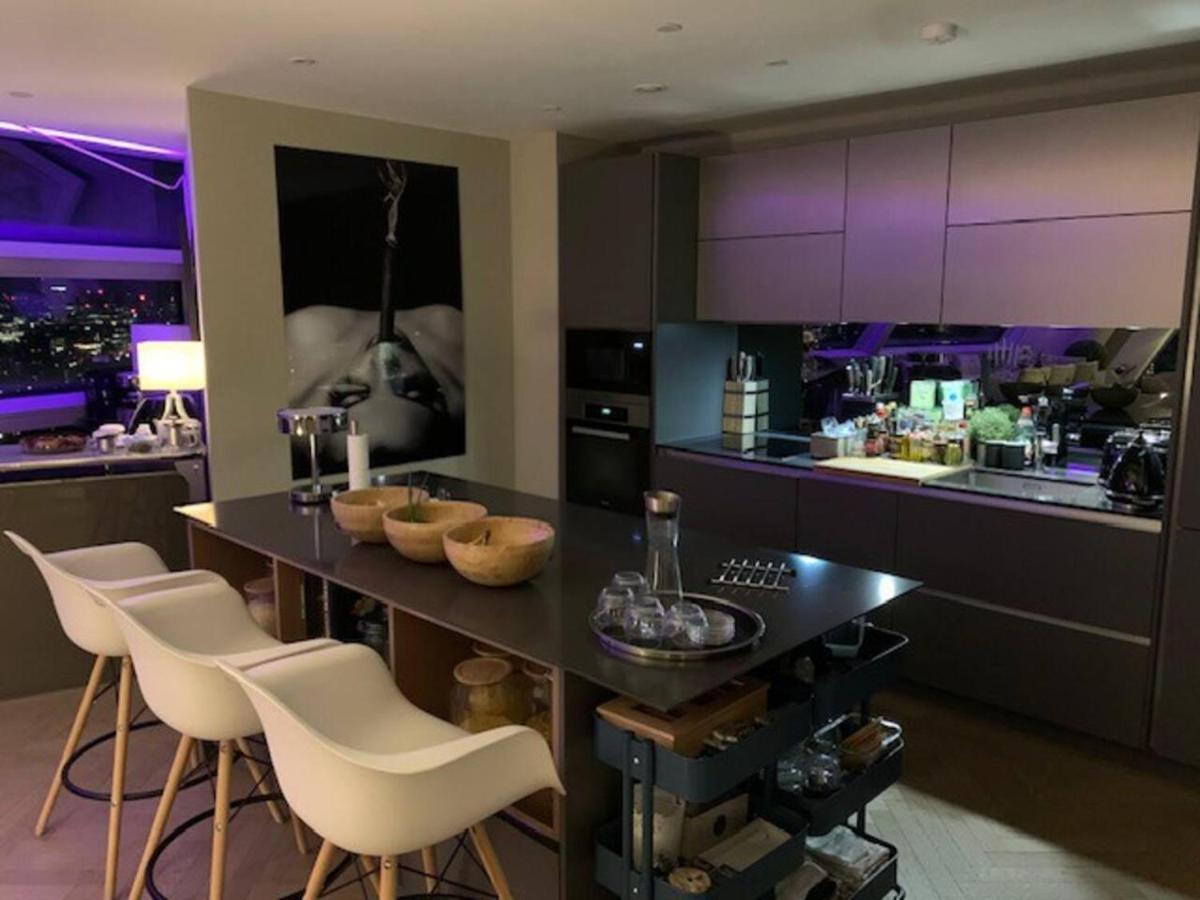 Stunning Penthouse With 360 - Skyline View Apartment