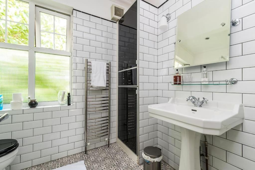 Modern And Spacious 2 Bed In Brixton Apartment