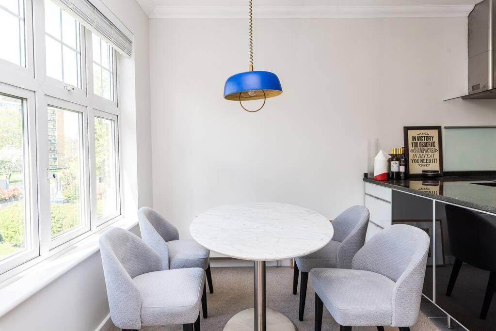 Modern And Spacious 2 Bed In Brixton London