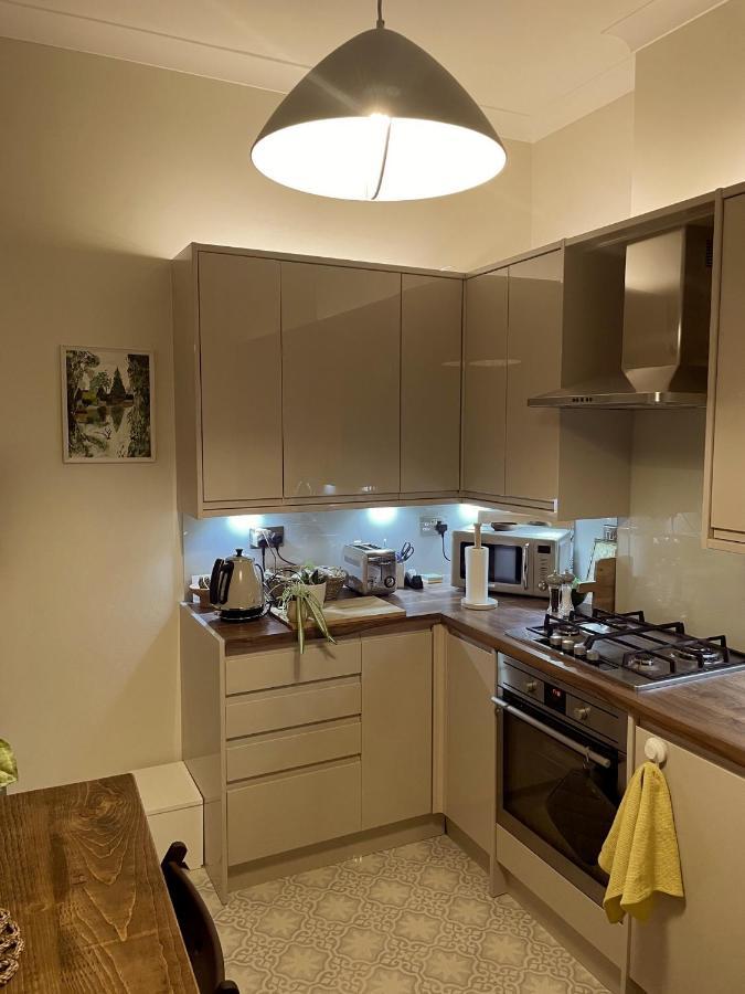 2 Bedroom Garden Flat /kings Cross, Londen