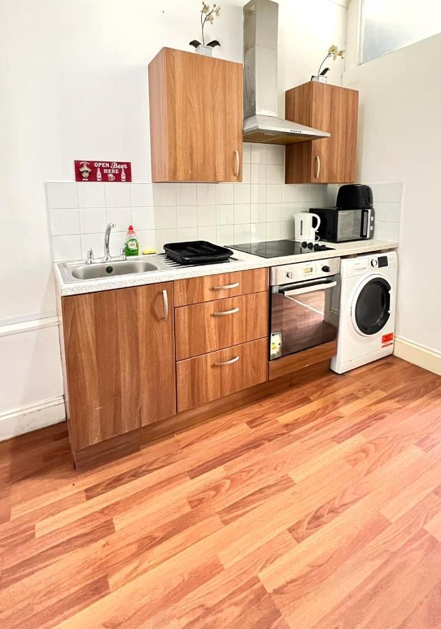 Aldgate Guest house *