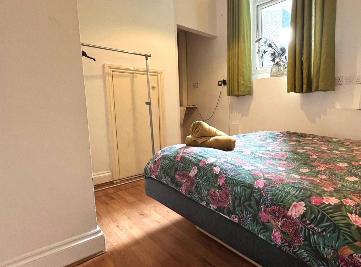 Guest house Aldgate London