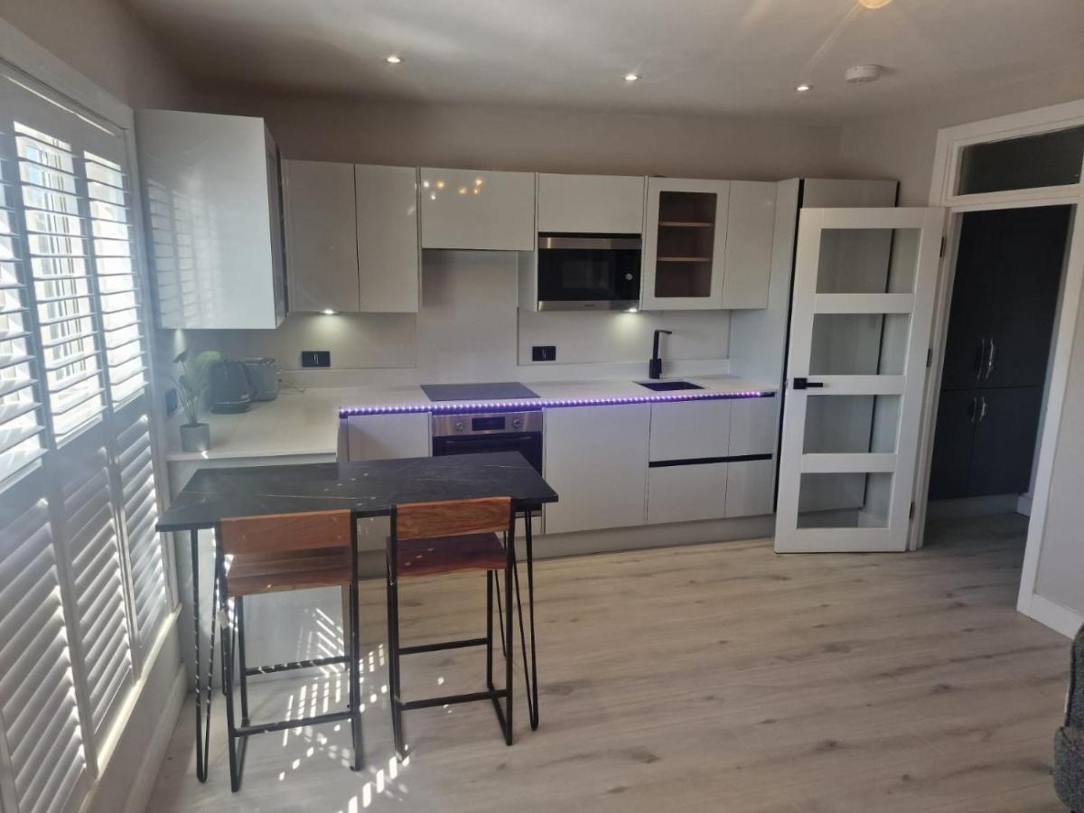 Collier's Wood En-suite Leilighet London