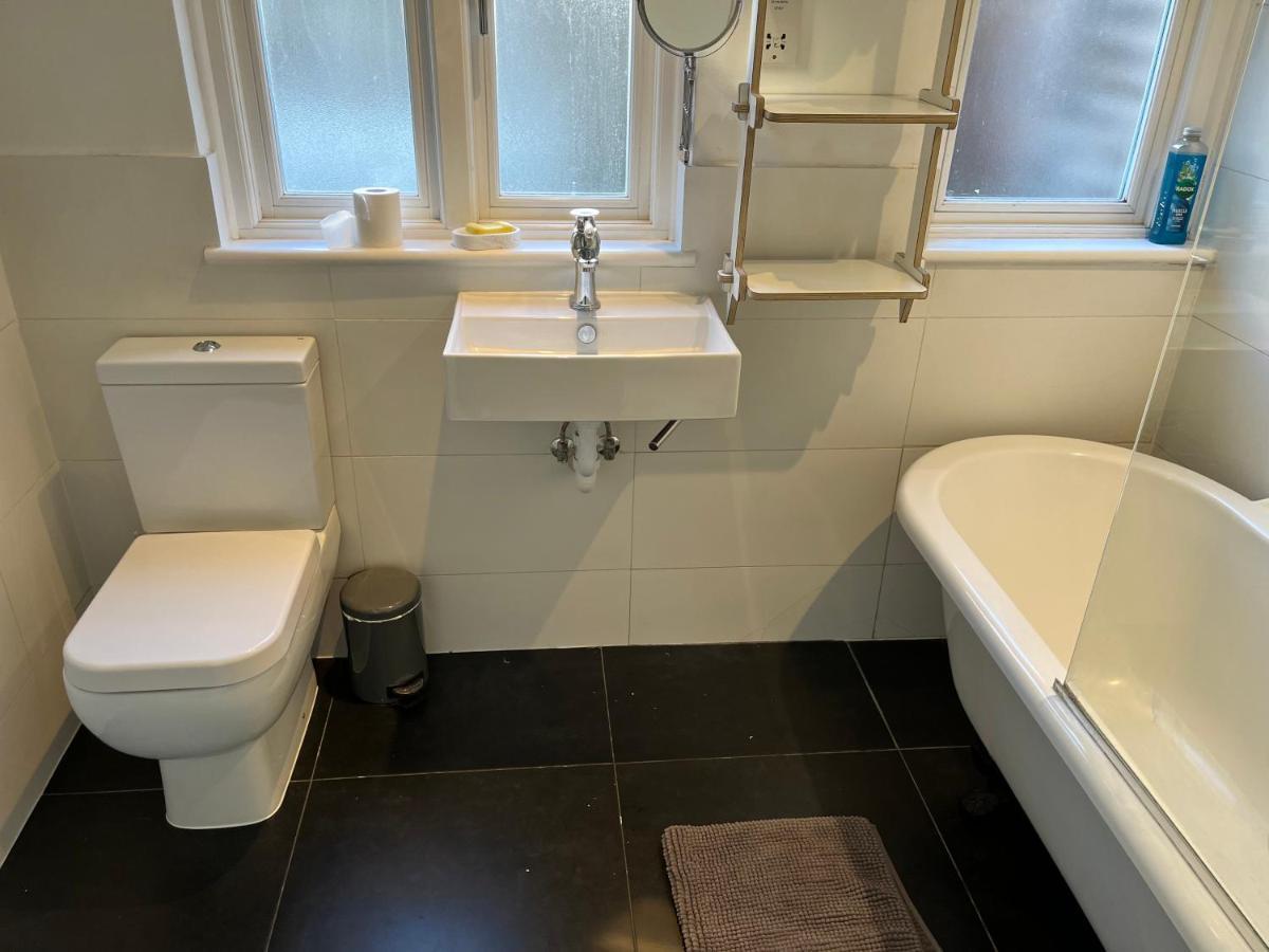 Garden Flat In Quiet Road - 55msq Apartment *