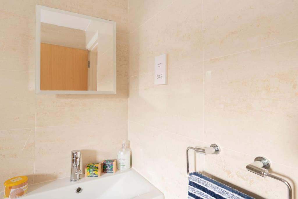 Wapping - Tobacco Docks - Modern Flat Apartamento