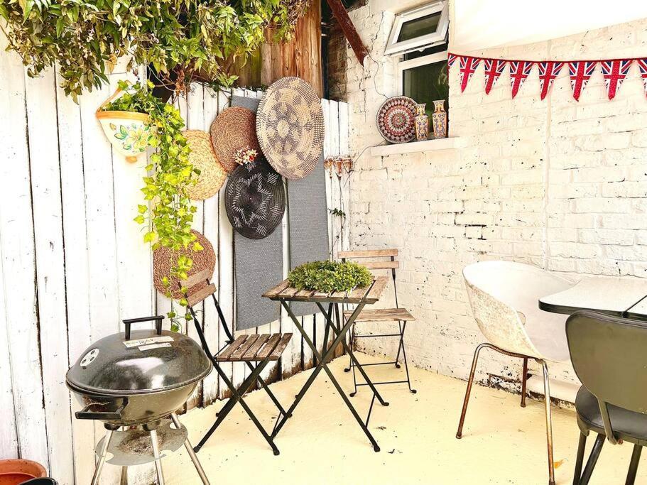 With Cosy Garden In *