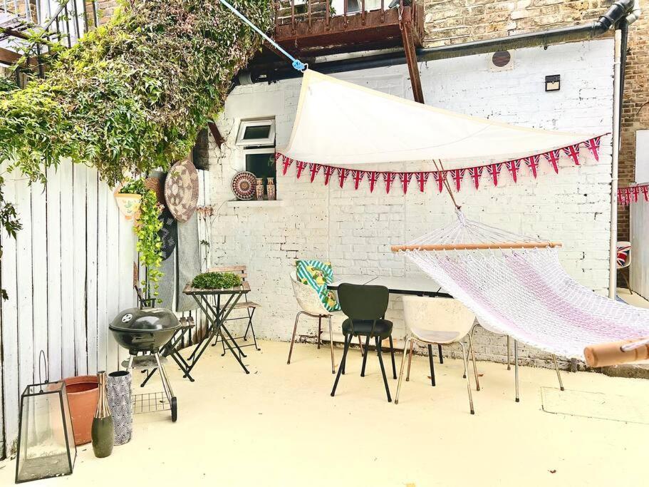 With Cosy Garden In Apartment *