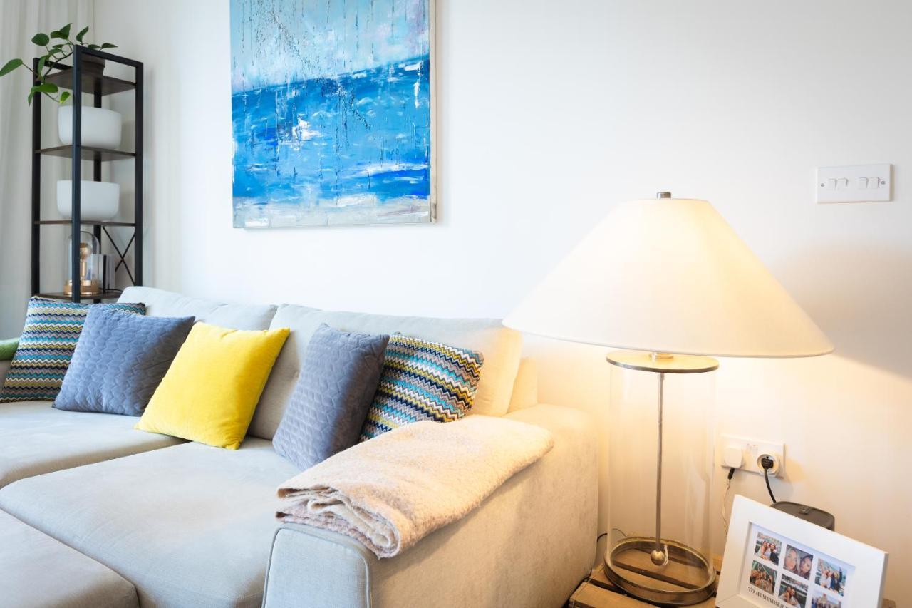 Modern 1 Bedroom Flat Wbalcony Near Canary Wharf Londen