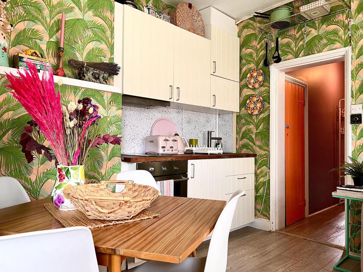 With Cosy Garden In * London