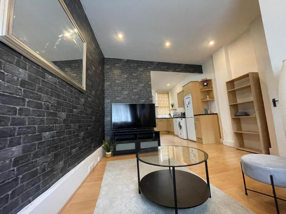 Beautiful 2 Bedroom House In Fulham. Londen
