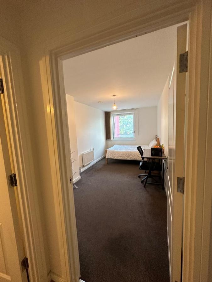 Apartment New Build 2 Bedroom With 2 Bath In London