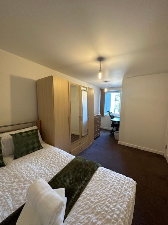 Apartment New Build 2 Bedroom With 2 Bath In London