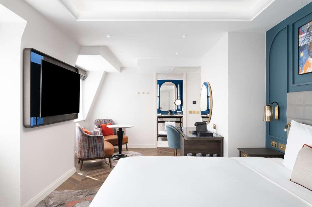 Lost St Pauls London, Curio Collection By Hilton Hotell London
